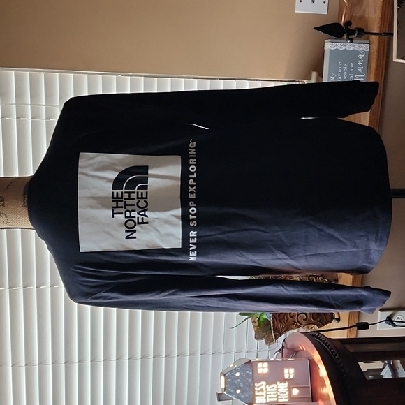 The North Face Long Sleeve Women's Shirt NWT - Picture 3 of 6